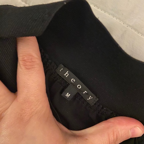 Black skirt - Picture 1 of 3